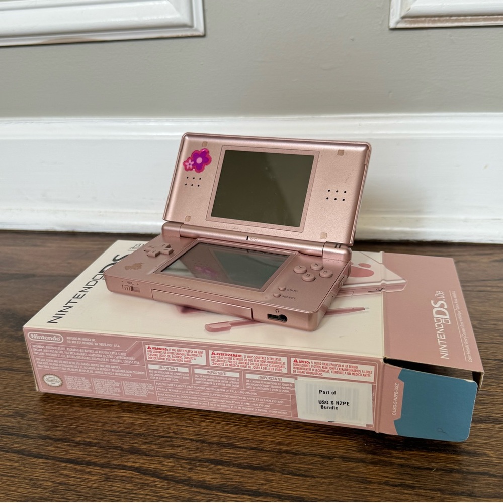 Pink Nintendo DS Lite